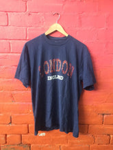 Vintage 90s London England UK tartan check spell out souvenir navy blue t shirt size large